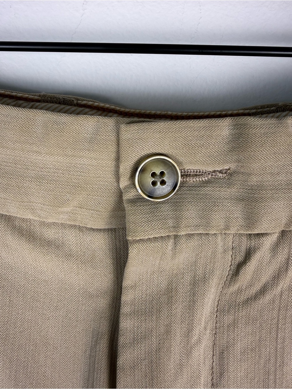 Tommy Bahama Bamboo Silk Men's Khaki Herringbone Flat Front Shorts - Picture 2 of 12